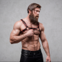 FETISH SUBMISSIVE ATTITUDE ARNeS ECOPIEL PECHO HOMBRE NEGRO ROJO